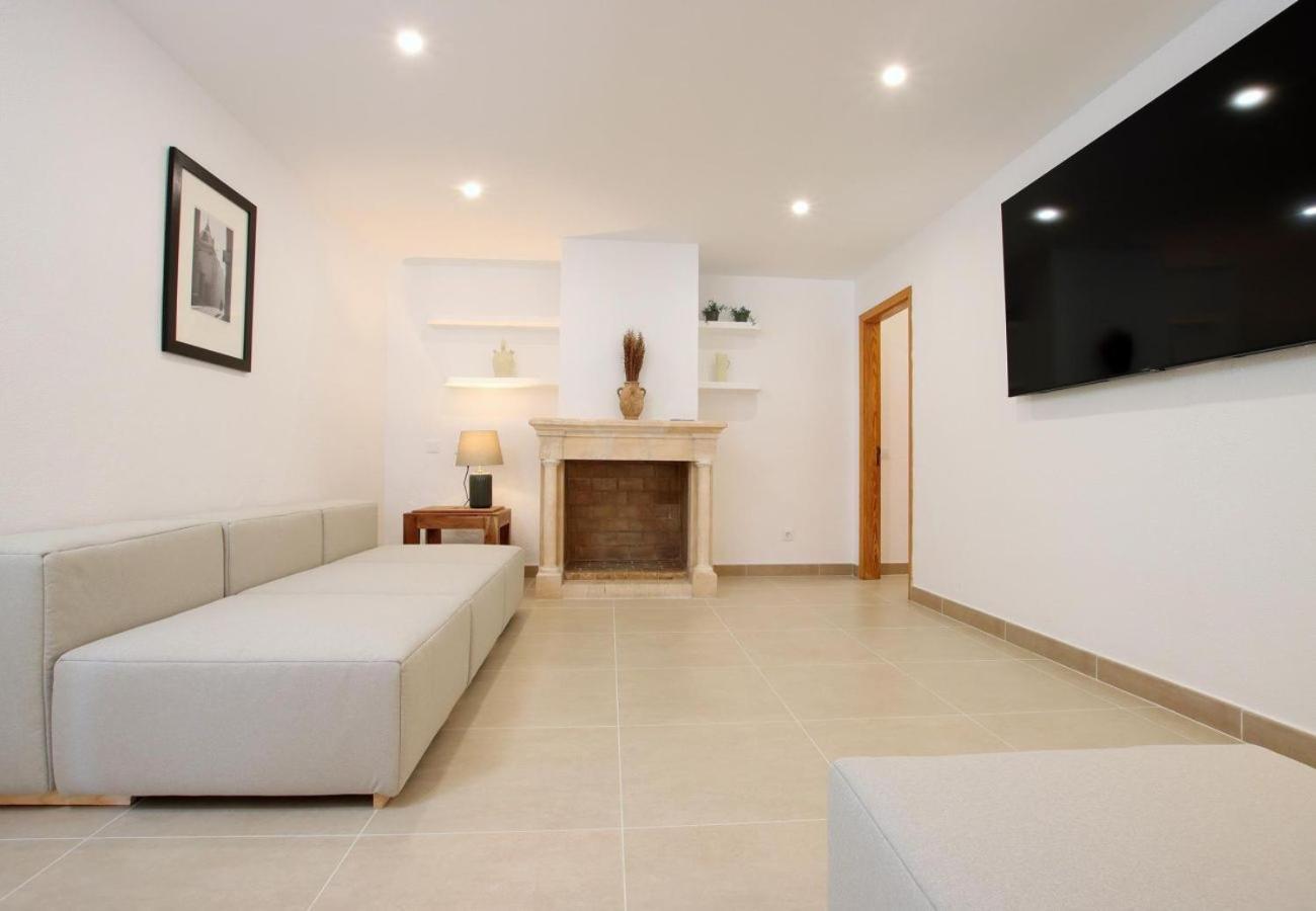 Relax Just Outside Recently Renovated By Renthousing Feriehus Pollença