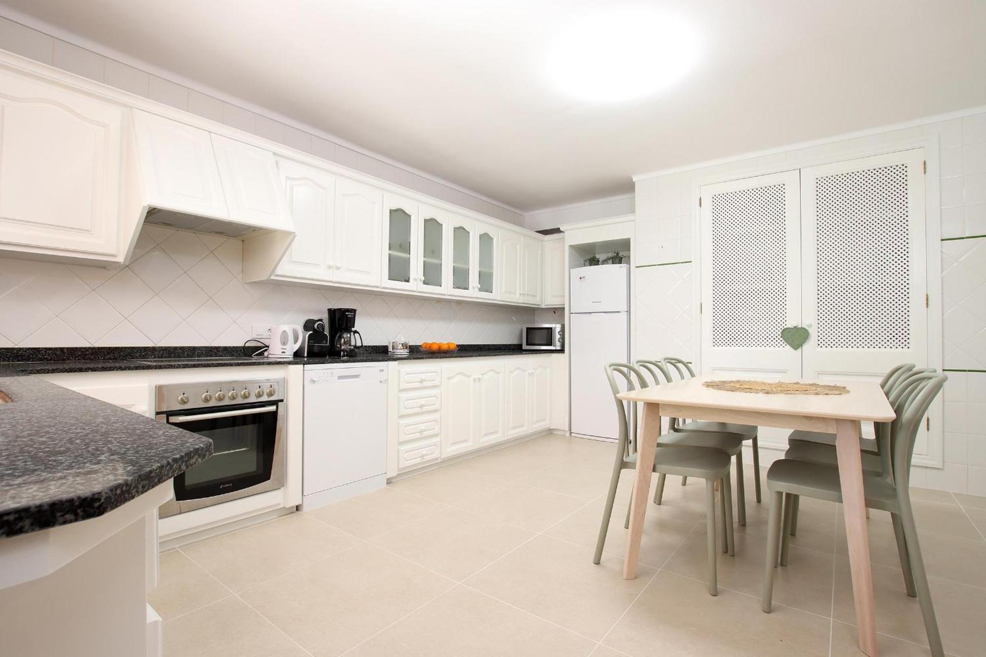 Relax Just Outside Recently Renovated By Renthousing Ferienhaus *